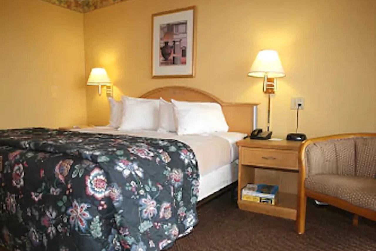 Knights Inn Six Flags Lodge West Eksteriør billede